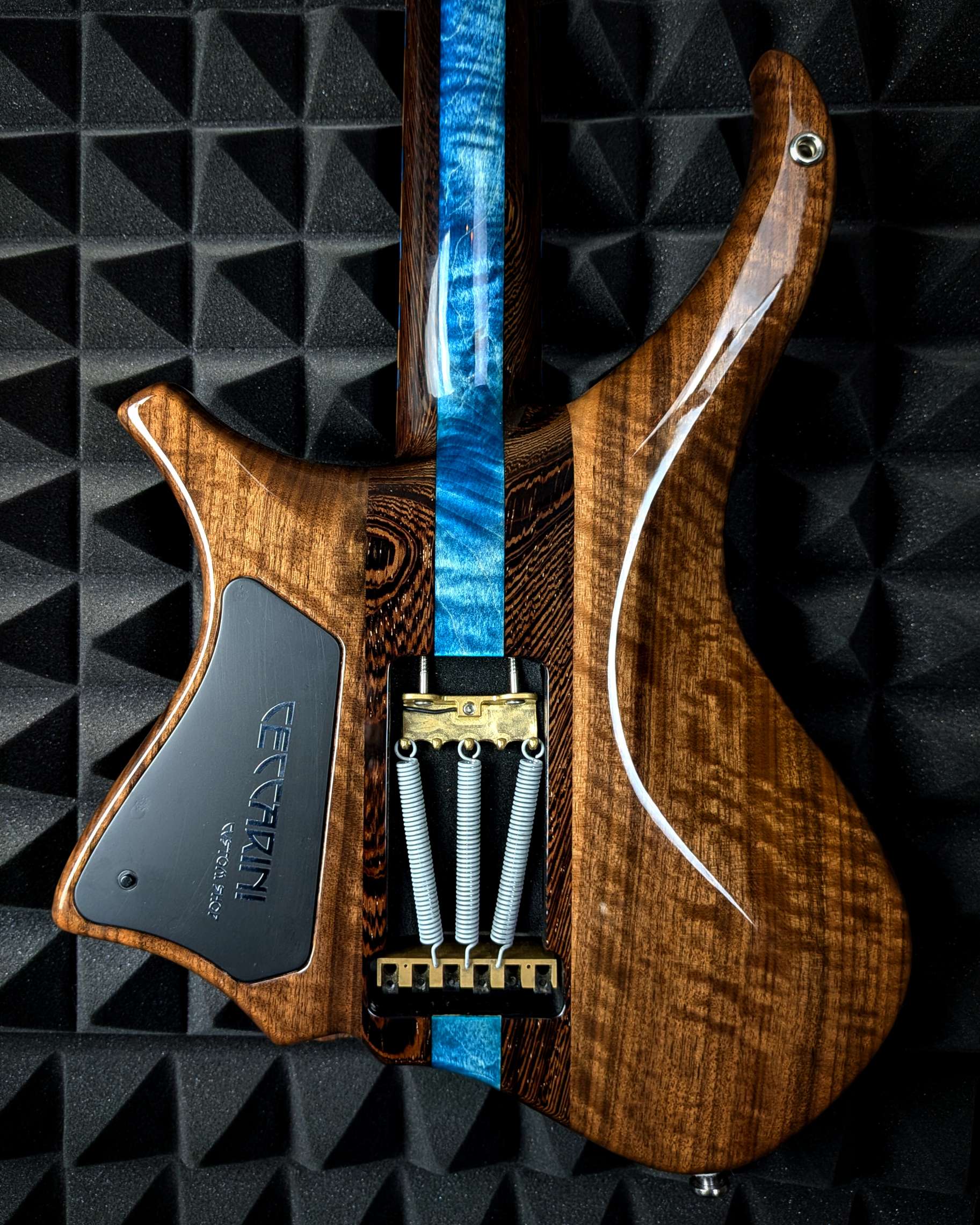 Dullahan 6s Neckthru TREM (NAMM2026) Dullahan 6s Neckthru TREM (NAMM2026)